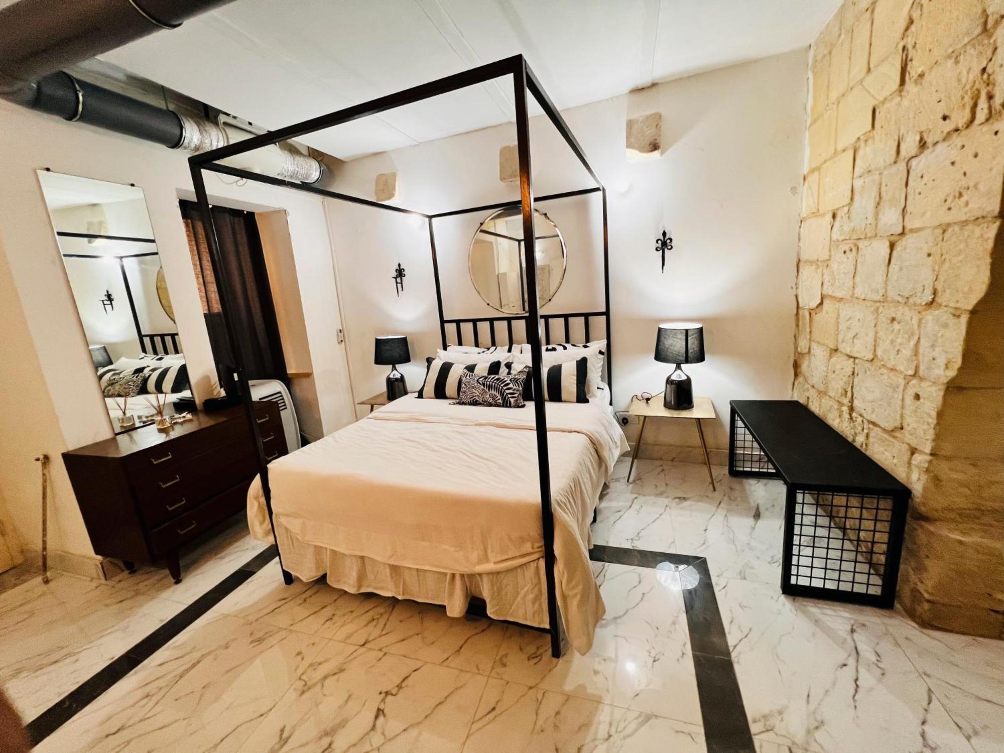 Charming Townhouse Prime Area Valletta Apartment Exterior photo