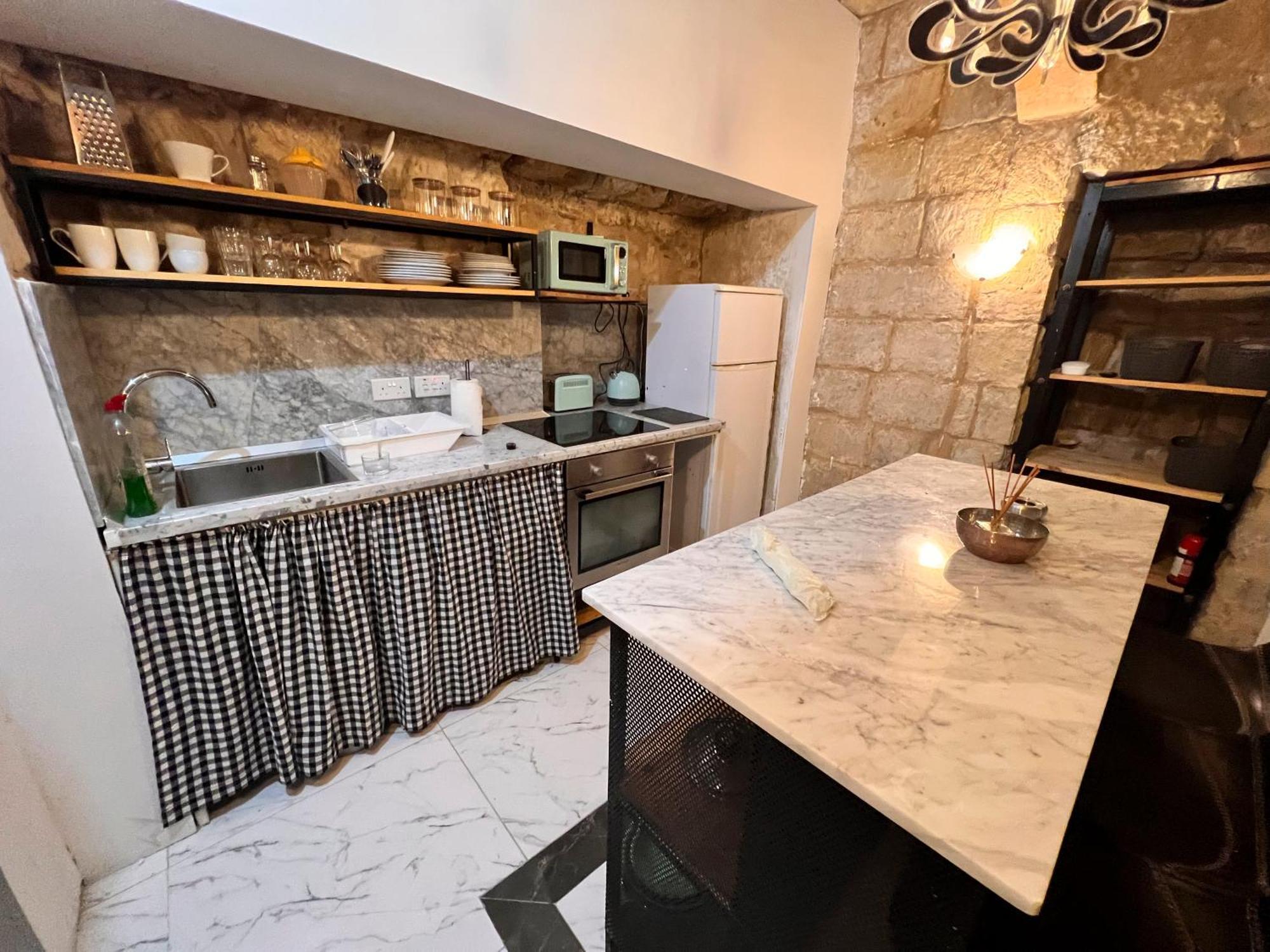 Charming Townhouse Prime Area Valletta Apartment Exterior photo
