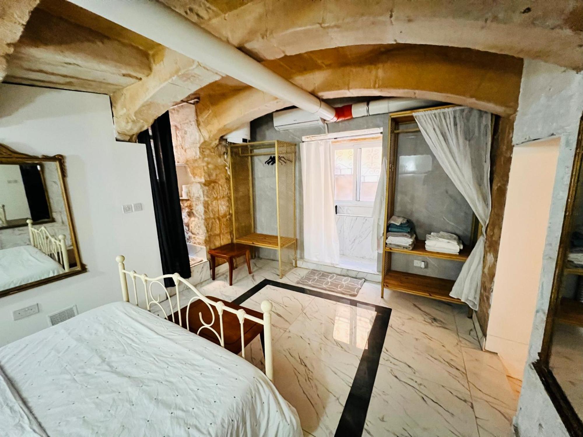 Charming Townhouse Prime Area Valletta Apartment Exterior photo